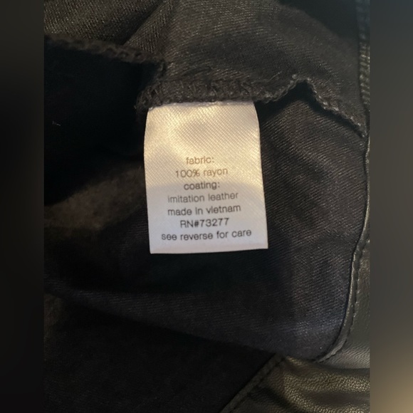 Elizabeth and James Black Leather Shorts 0 25 - Picture 6 of 7